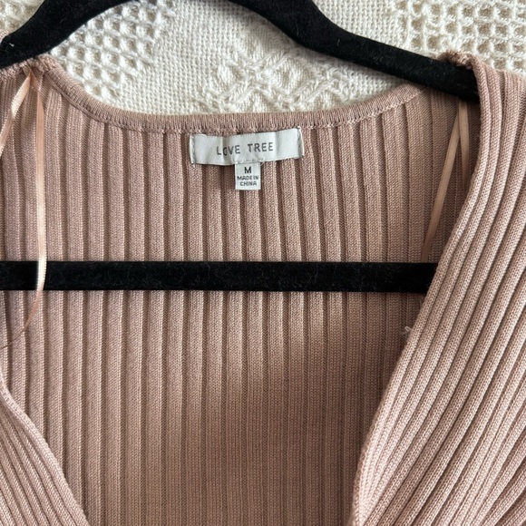 Love Tree Mauve/Brown Ribbed Knit Deep V- neck Twist Cropped Top - Picture 2 of 4